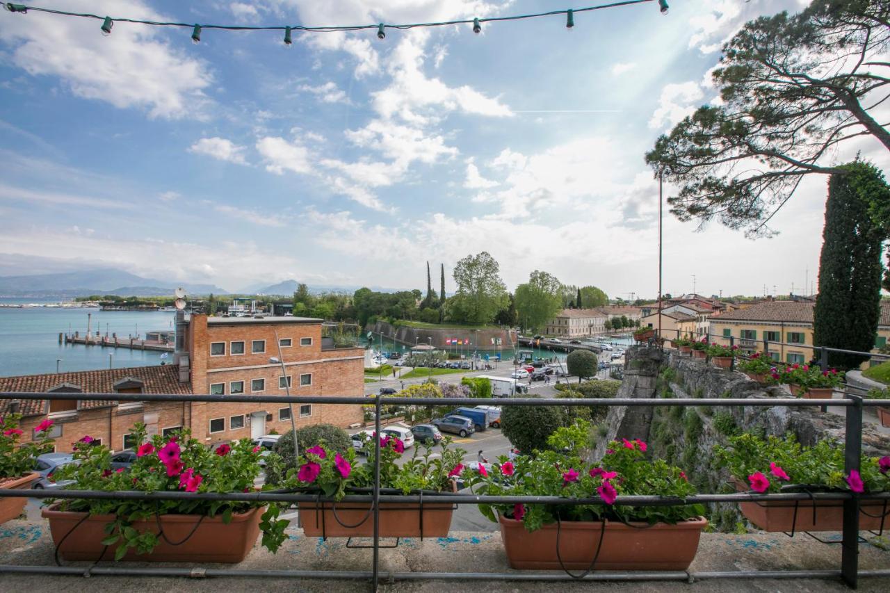 Villetta Mazzini Front - Happy